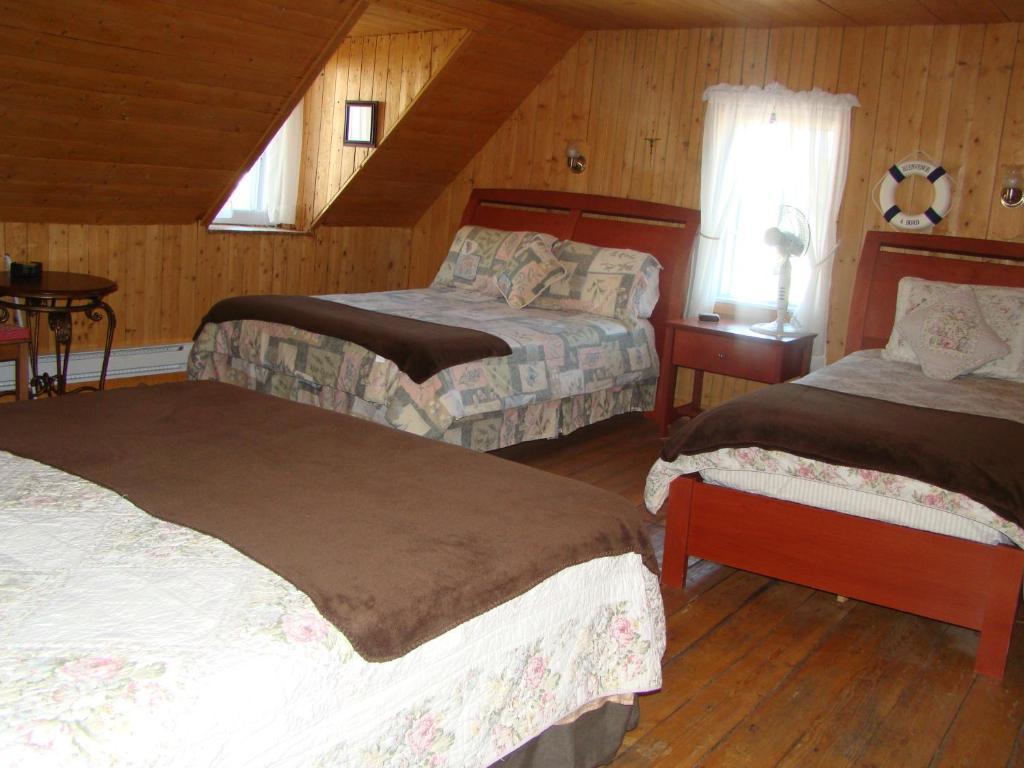 Auberge La Sainte Paix Тадуссак Екстер'єр фото