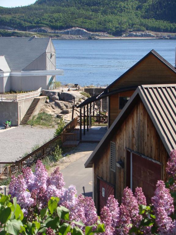Auberge La Sainte Paix Тадуссак Екстер'єр фото