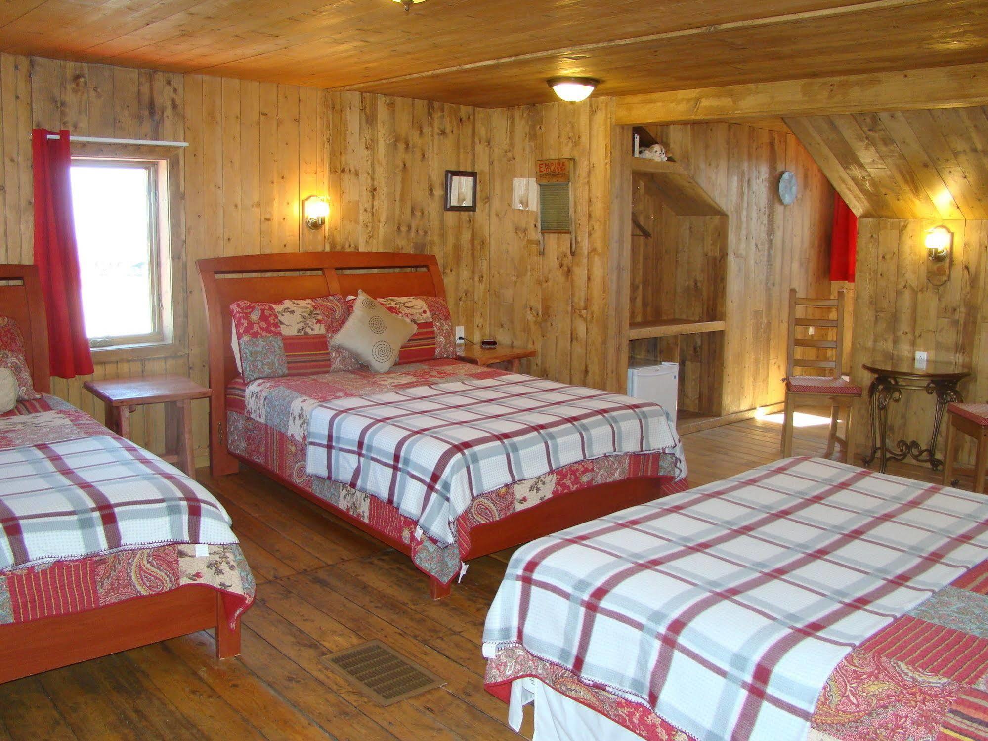 Auberge La Sainte Paix Тадуссак Екстер'єр фото